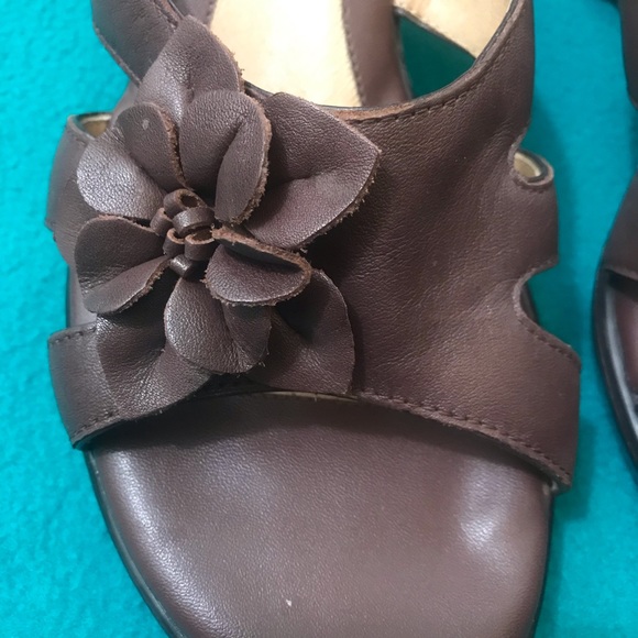 EuroSoft Brown Slide Mule w Leather Rose Detail 10 - Picture 2 of 8
